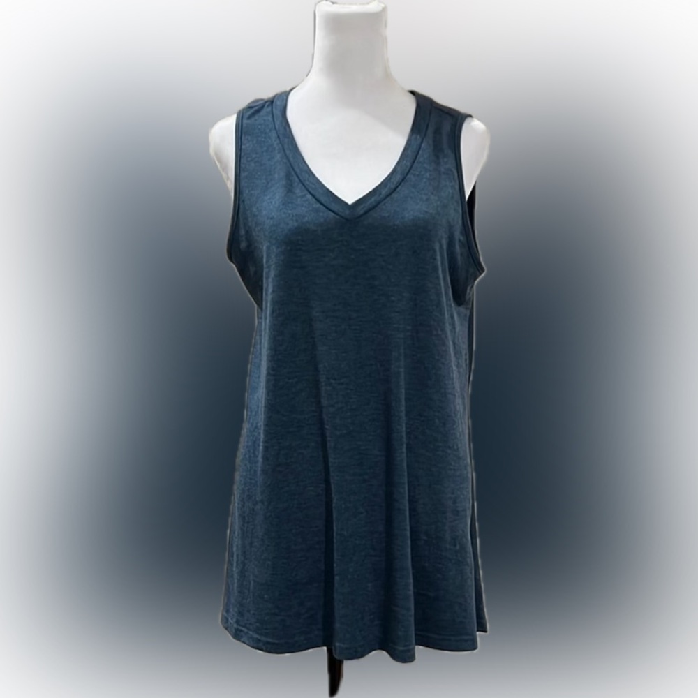NWOT Women’s V Neck T Shirt